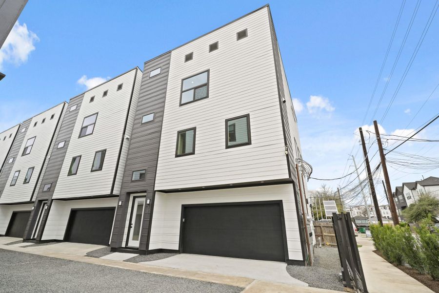 Welcome to the gated community of Tradewind East Court, offering security, style and a vibrant neighborhood you'll love to call home! Welcome to the gated community of Tradewind East Court, offering security, style and a vibrant neighborhood you'll love to call home!