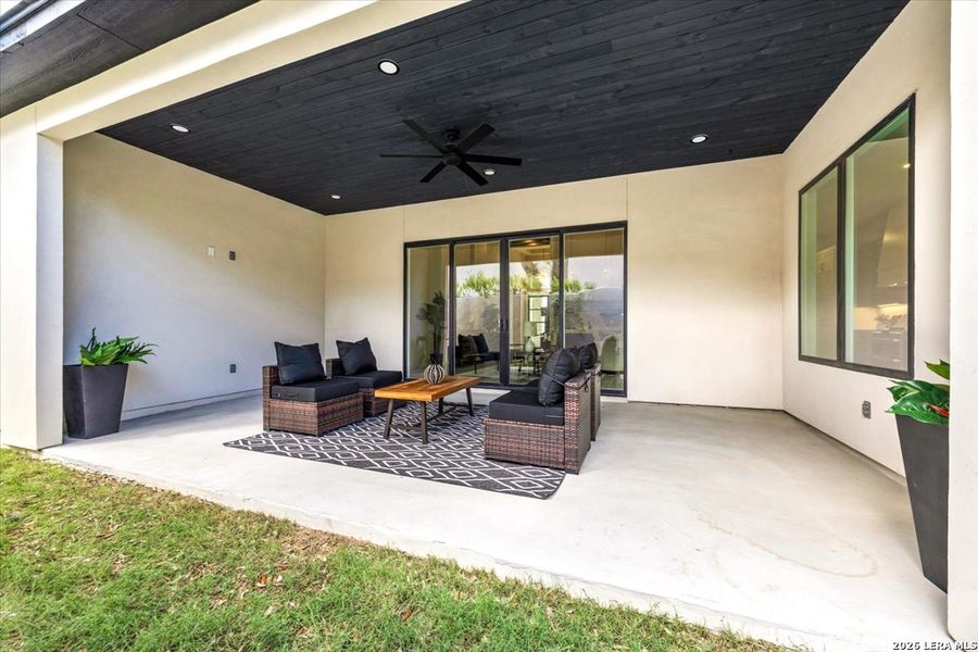 Exterior details and patio area of a home in , San Antonio (Image 4).