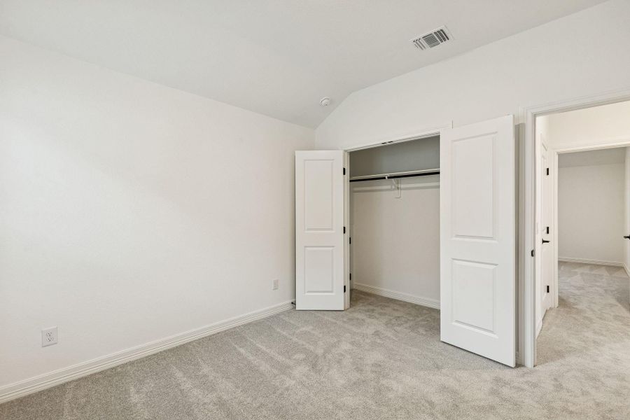 Spacious, unfurnished interior of a new home in Valencia, Manvel (Image 22).