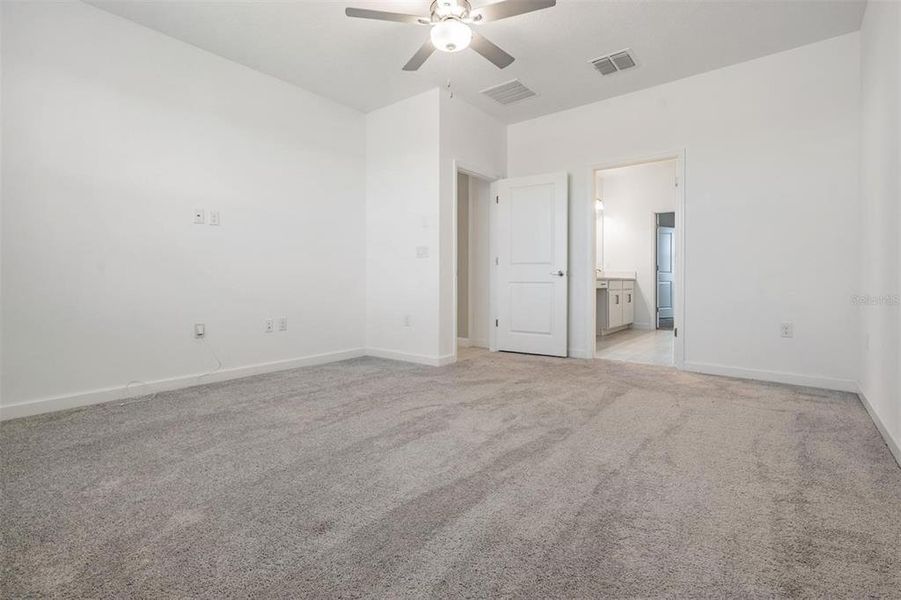 Spacious, unfurnished interior of a new home in , San Antonio (Image 20).