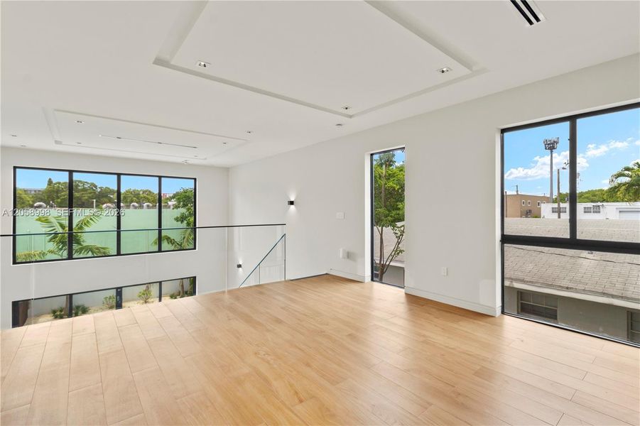 Spacious, unfurnished interior of a new home in , Miami (Image 13).