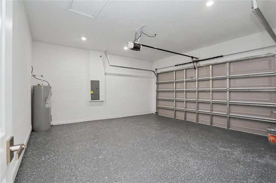 Spacious, unfurnished interior of a new home in , Ocala (Image 40).