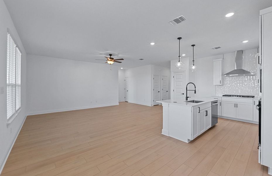 Spacious, unfurnished interior of a new home in Lagos, Manor (Image 30).