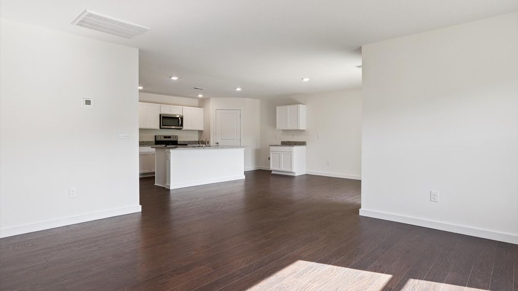 Spacious, unfurnished interior of a new home in Emory Creek, Harriman (Image 7).