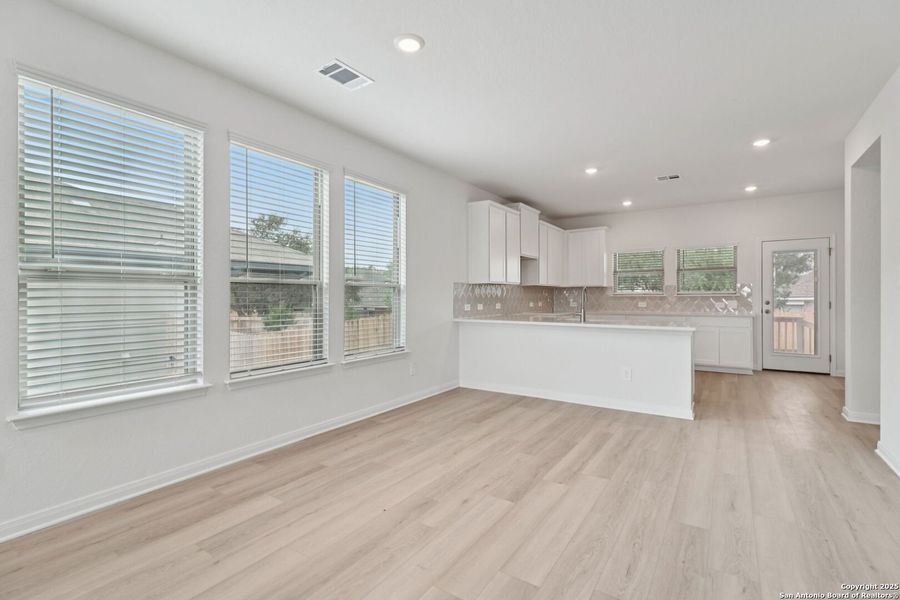 Spacious, unfurnished interior of a new home in Royal Crest, San Antonio (Image 47). Spacious, unfurnished interior of a new home in Royal Crest, San Antonio (Image 47).