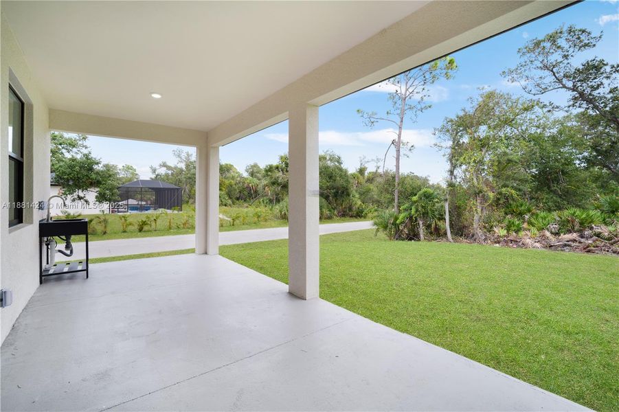 Exterior details and patio area of a home in , Port Charlotte (Image 23).