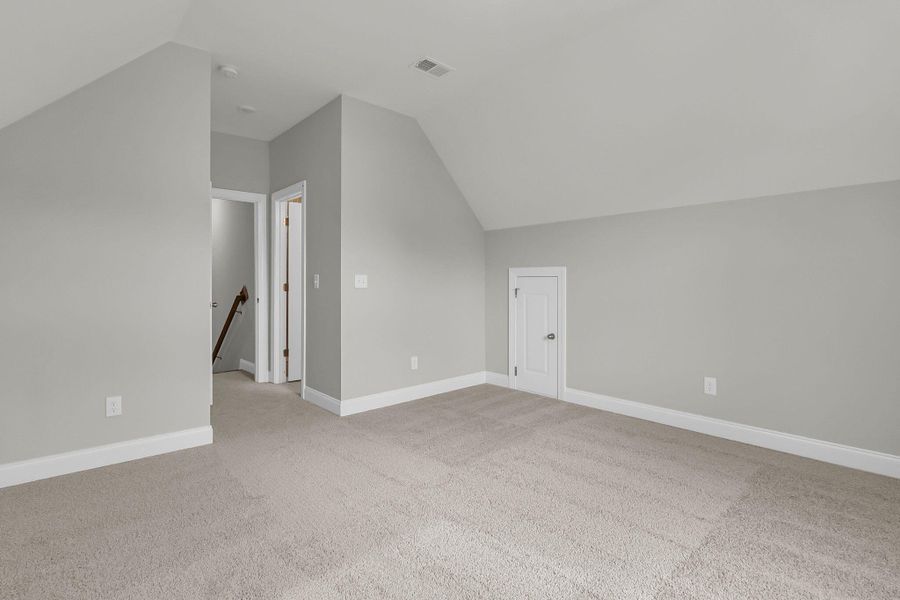 Spacious, unfurnished interior of a new home in Tidewater at Lakes of Cane Bay, Summerville (Image 14).