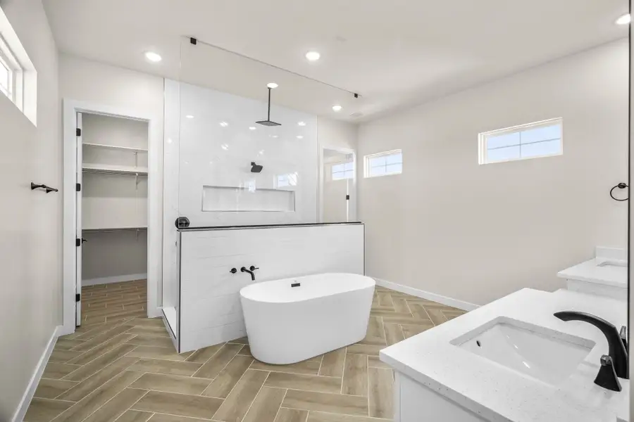 Representative furnished interior of a home built from the Pine Hurst by LEH. Homes in Emerald Estates, El Paso (Image 36). Representative furnished interior of a home built from the Pine Hurst by LEH. Homes in Emerald Estates, El Paso (Image 36).