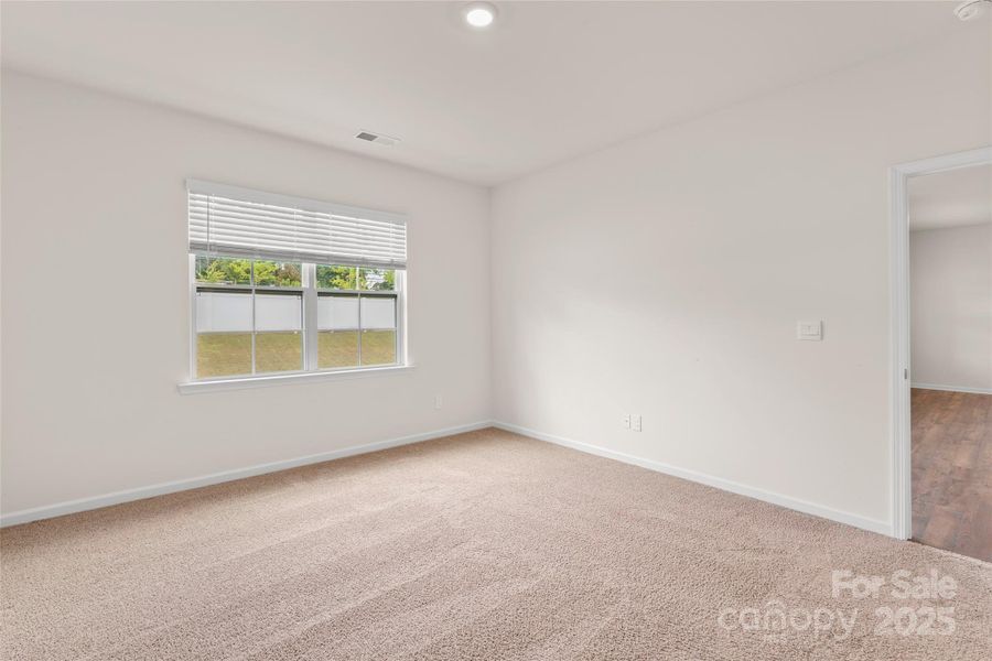 Spacious, unfurnished interior of a new home in Azalea Ridge, Mount Holly (Image 10).