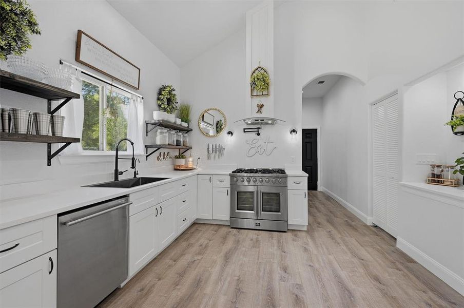 Furnished interior view inside a new home in , Gainesville (Image 5).