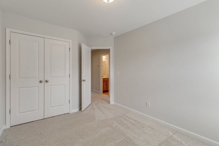 Spacious, unfurnished interior of a new home in Astoria, Columbia (Image 26).