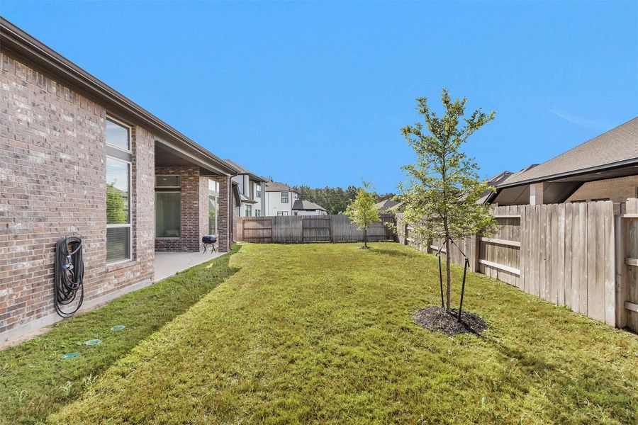 Exterior details and patio area of a home in Artavia 70′, Conroe (Image 3).
