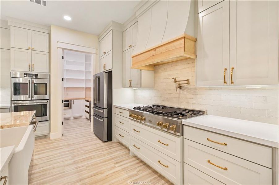Furnished interior view inside a new home in , Franklin (Image 17).