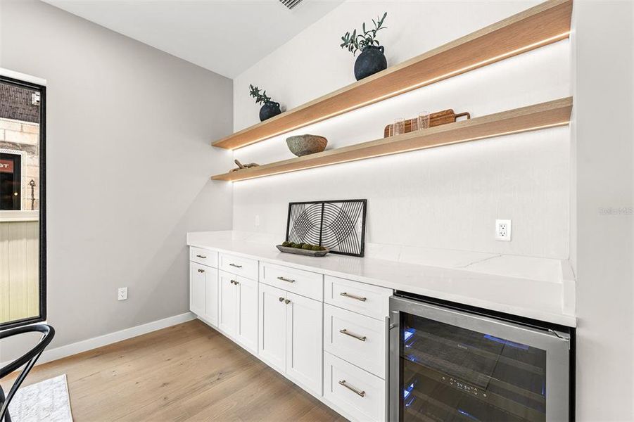 Furnished interior view inside a new home in , Orlando (Image 37).