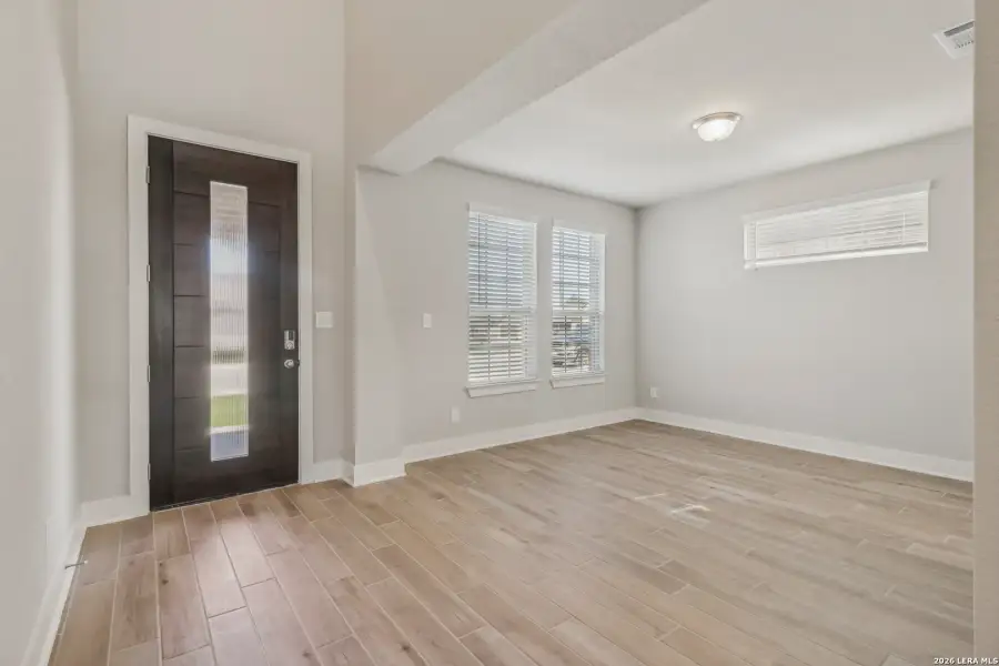 Spacious, unfurnished interior of a new home in Fox Falls, Boerne (Image 22).