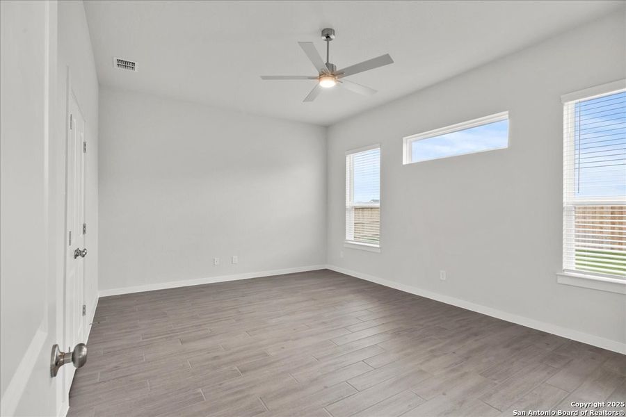 Spacious, unfurnished interior of a new home in Village at Three Oaks, Seguin (Image 11). Spacious, unfurnished interior of a new home in Village at Three Oaks, Seguin (Image 11).