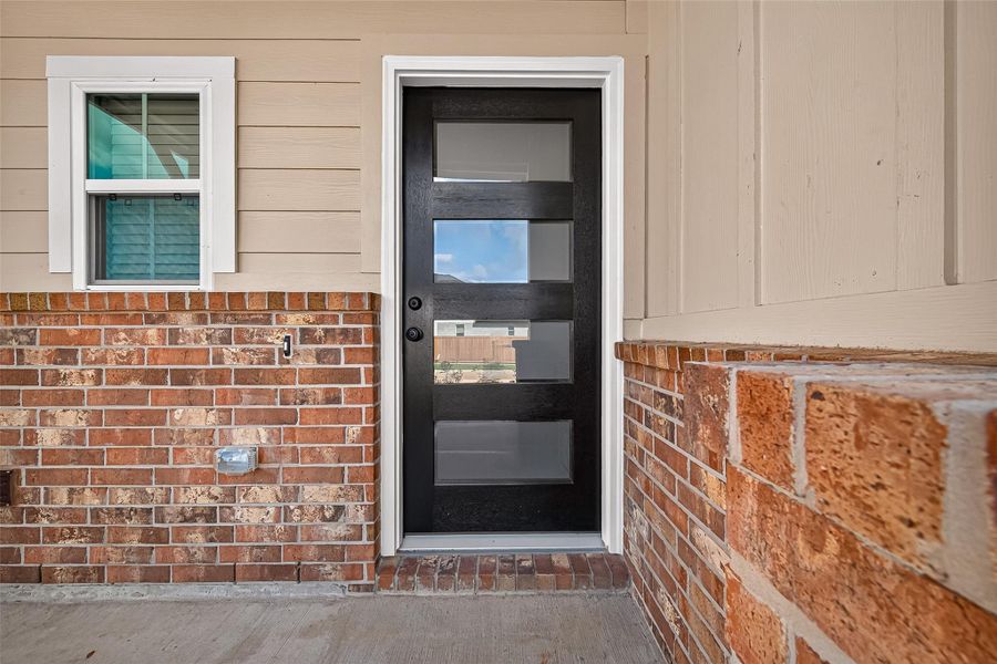 Exterior details and patio area of a home in La Segarra, Brookshire (Image 3).