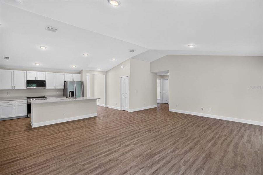Spacious, unfurnished interior of a new home in , Port Charlotte (Image 13).