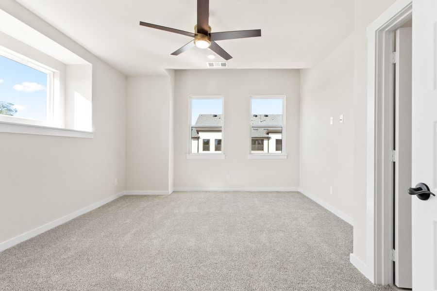 Spacious, unfurnished interior of a new home in Ten Mile Creek, Celina (Image 26).