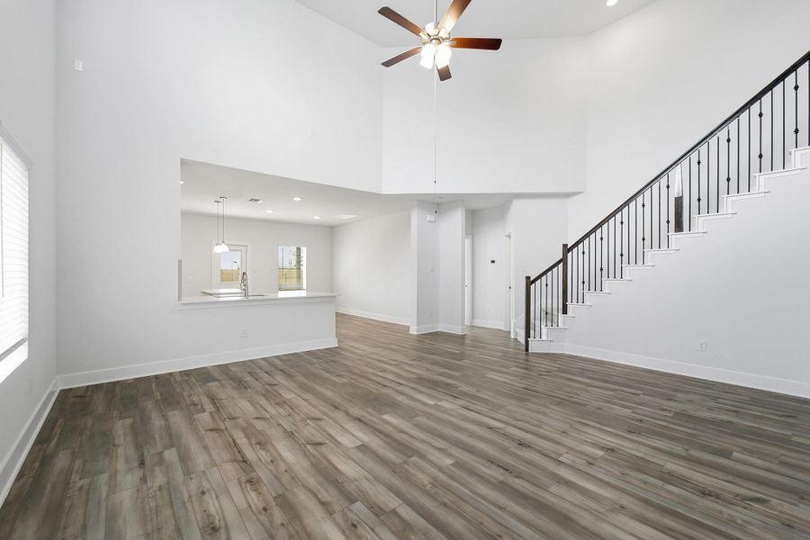 Spacious, unfurnished interior of a new home in Sunfield, Buda (Image 30).