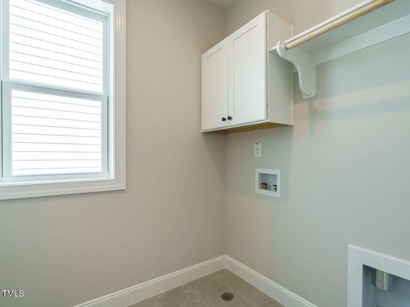 025-1280x960-laundry-room