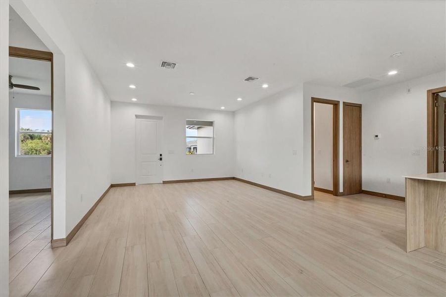 Spacious, unfurnished interior of a new home in , Rotonda West (Image 29).