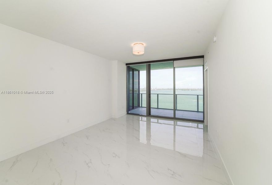 Spacious, unfurnished interior of a new home in Aria Reserve, Miami (Image 18). Spacious, unfurnished interior of a new home in Aria Reserve, Miami (Image 18).