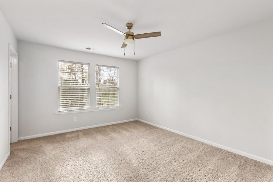 Spacious, unfurnished interior of a new home in , Summerville (Image 15).