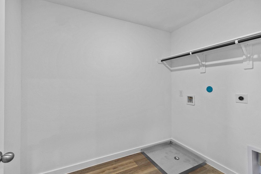 Spacious, unfurnished interior of a new home in Grand West, Houston (Image 19).