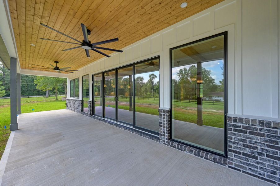 Perfect for Indoor/Outdoor Entertaining Perfect for Indoor/Outdoor Entertaining
