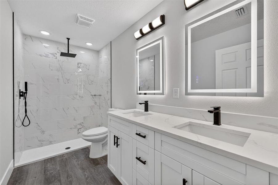 Furnished interior view inside a new home in , Dunnellon (Image 10).