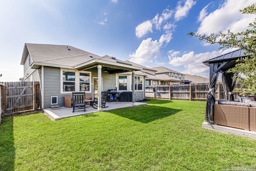 Exterior details and patio area of a home in Prescott Oaks, San Antonio (Image 3).