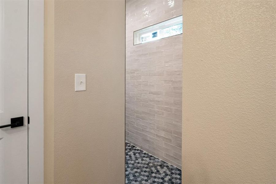Close-up of interior finishes inside a home in , Gun Barrel City (Image 16).