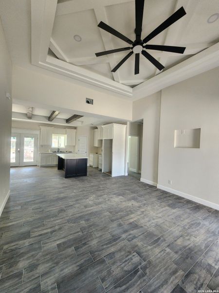 Spacious, unfurnished interior of a new home in , Eagle Pass (Image 6).