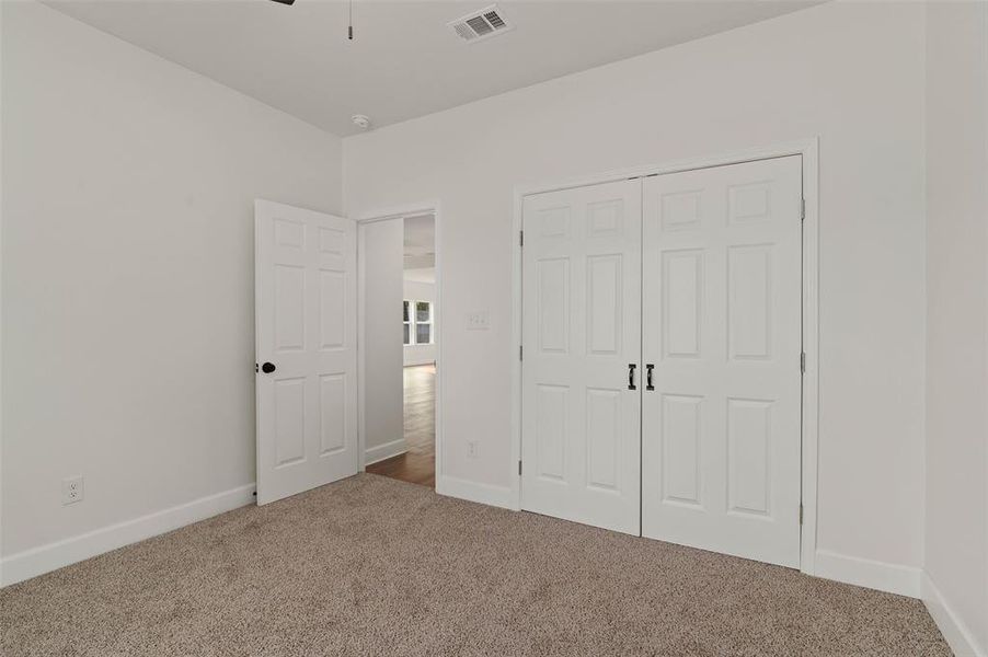 Spacious, unfurnished interior of a new home in , Gainesville (Image 14).