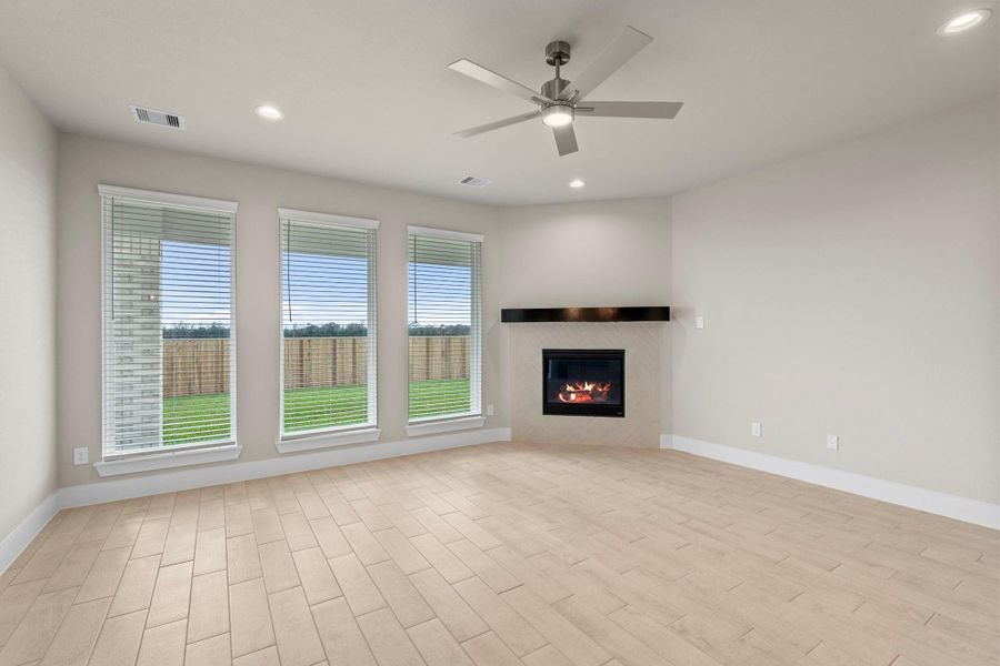 Spacious, unfurnished interior of a new home in Briarwood Crossing, Rosenberg (Image 31).