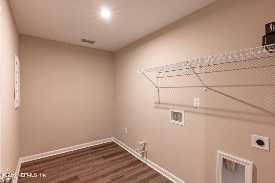 Spacious, unfurnished interior of a new home in Edinburgh Village, Jacksonville (Image 61).