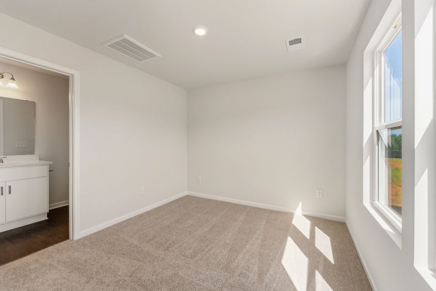 Spacious, unfurnished interior of a new home in Evergreen, Spartanburg (Image 13).