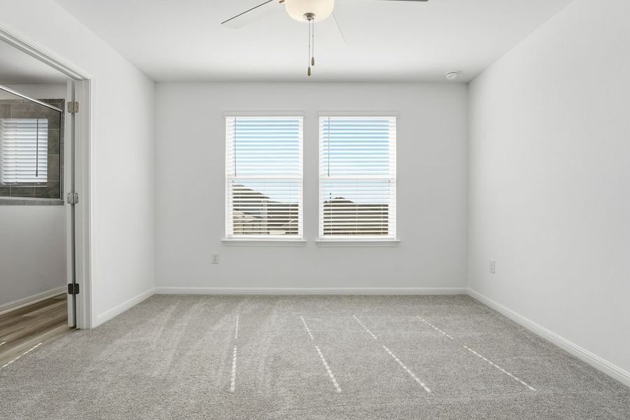 Spacious, unfurnished interior of a new home in Longview, Del Valle (Image 13).