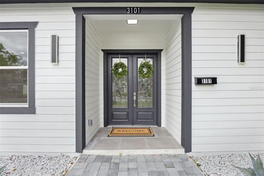 Exterior details and patio area of a home in , Orlando (Image 24).