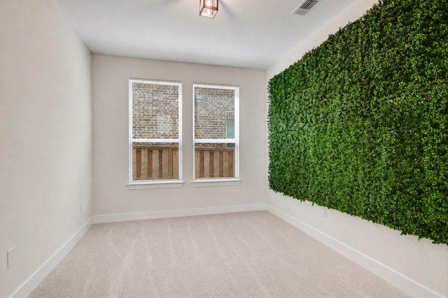 Blank office/study space to utilize as you need