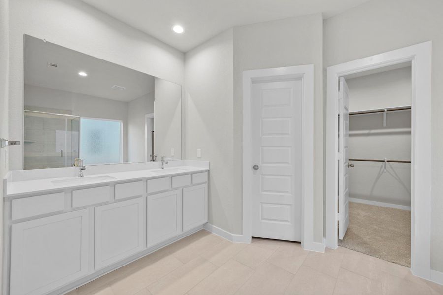 Furnished interior view inside a new home in Briarwood Crossing, Rosenberg (Image 13).