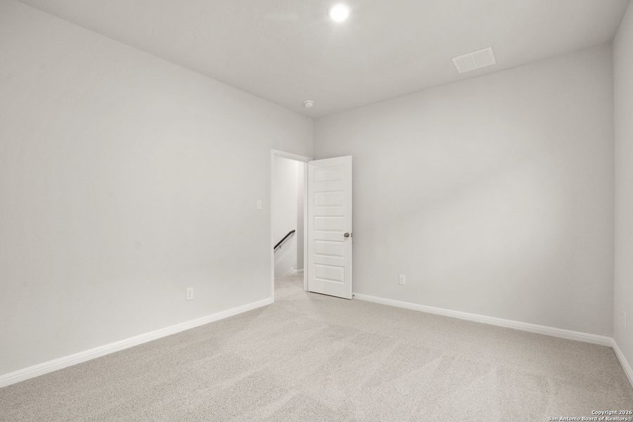 Spacious, unfurnished interior of a new home in Timber Creek, San Antonio (Image 12).