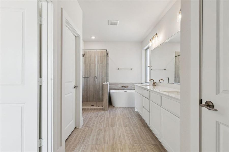 Furnished interior view inside a new home in Ellis Ranch Estates, Waxahachie (Image 13).