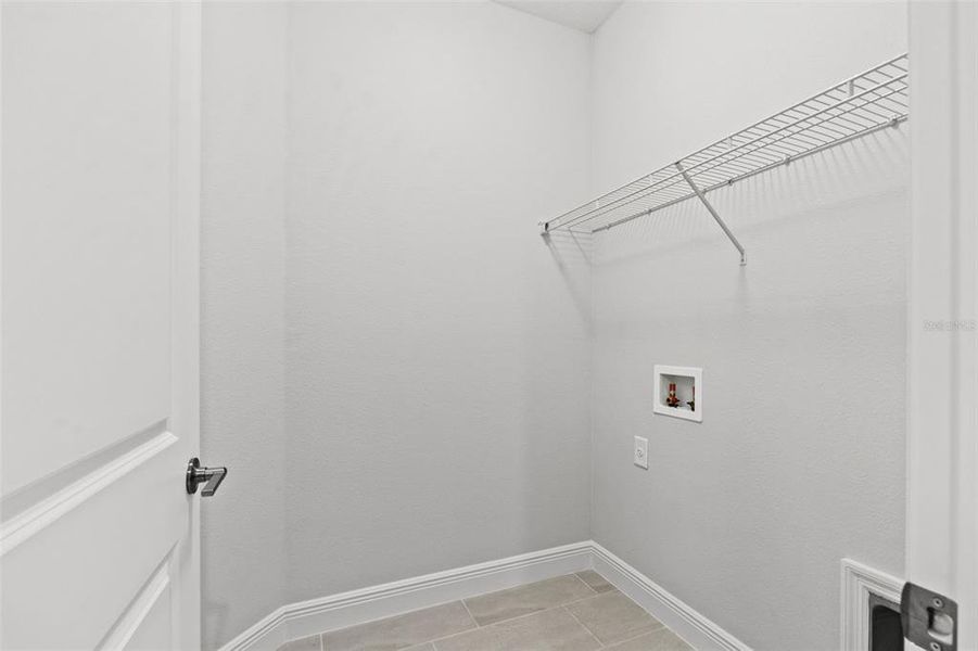 Spacious, unfurnished interior of a new home in Wysteria, Venice (Image 35).