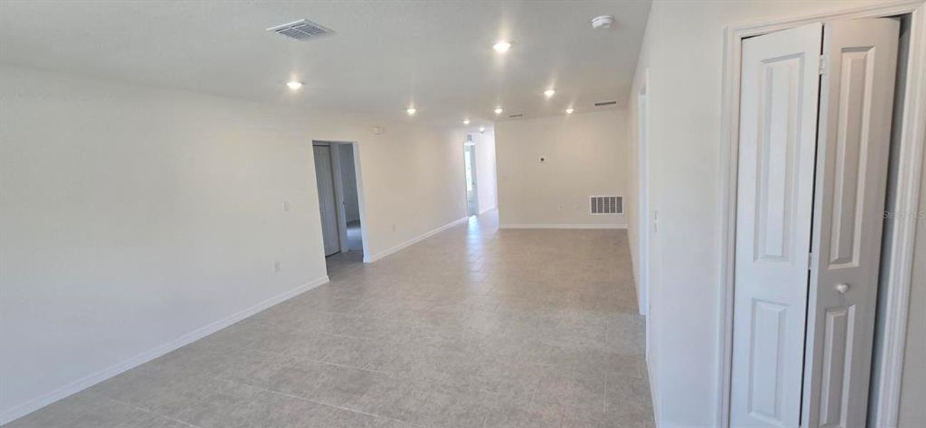 Spacious, unfurnished interior of a new home in Poinciana, Poinciana (Image 9).