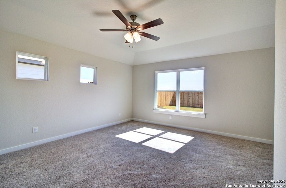 Spacious, unfurnished interior of a new home in Westridge, San Antonio (Image 17).