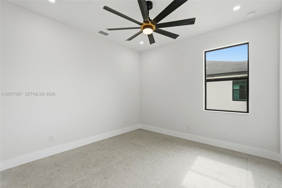 Spacious, unfurnished interior of a new home in , Cape Coral (Image 23).