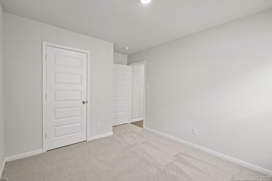 Spacious, unfurnished interior of a new home in Timber Creek, San Antonio (Image 27).
