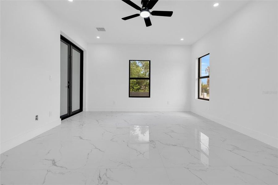 Spacious, unfurnished interior of a new home in , Lehigh Acres (Image 23).